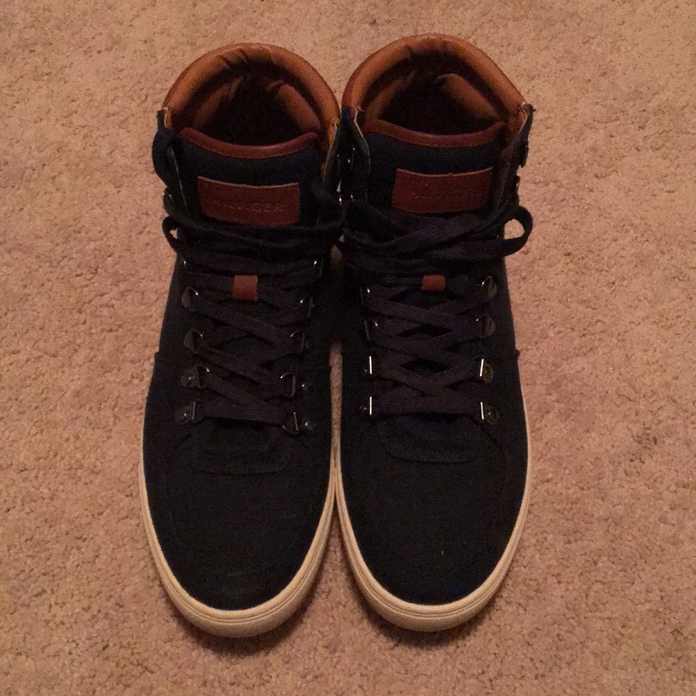 Tommy Hilfiger size 10.5